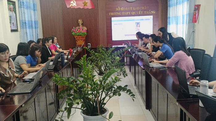 Tập huấn Công nghệ thông tin - ứng dụng trí tuệ nhân tạo (AI) trong dạy học và quản trị trường học cho cán bộ quản lý, giáo viên