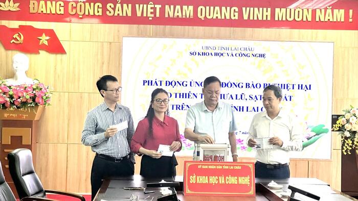 Sở Khoa học và Công nghệ tỉnh Lai Châu quyên góp ủng hộ đồng bào bị ảnh hưởng do thiên tai, mưa lũ và sạt nở đất trên địa bàn tỉnh Lai Châu