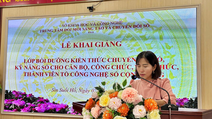 Nâng cao kỹ năng số cho cán bộ, công chức và Tổ Công nghệ số cộng đồng tại xã Sin Suối Hồ