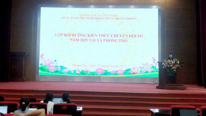 Tập huấn chuyển đổi số cho cán bộ, công chức, viên chức tại xã Phong Thổ
