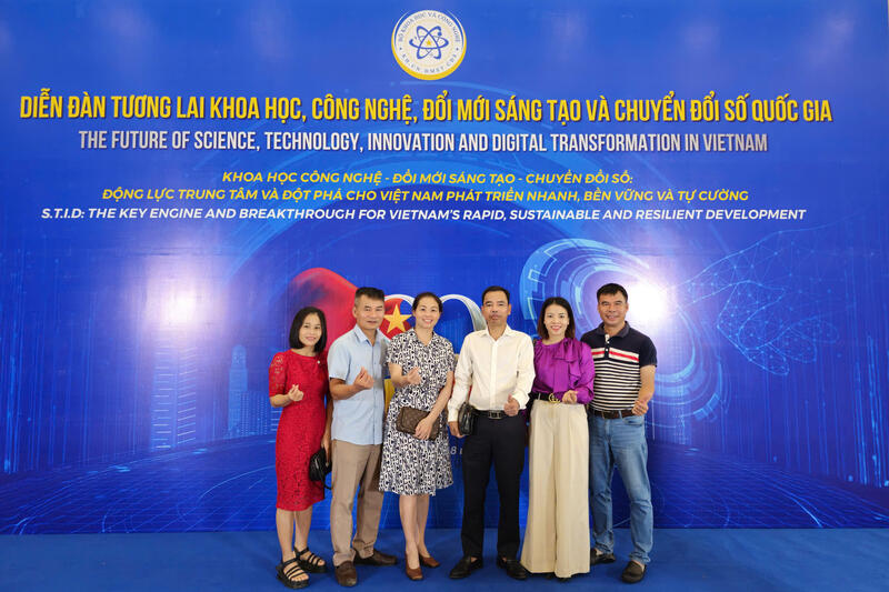 tham dự diễn đàn Khoa học, công nghệ, đổi mới sáng tạo và chuyển đổi số