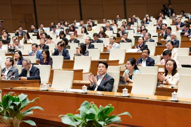 Chủ tịch nước Lương Cường cùng các đại biểu tham gia Phiên họp. Chủ tịch nước Lương Cường cùng các đại biểu tham gia Phiên họp.