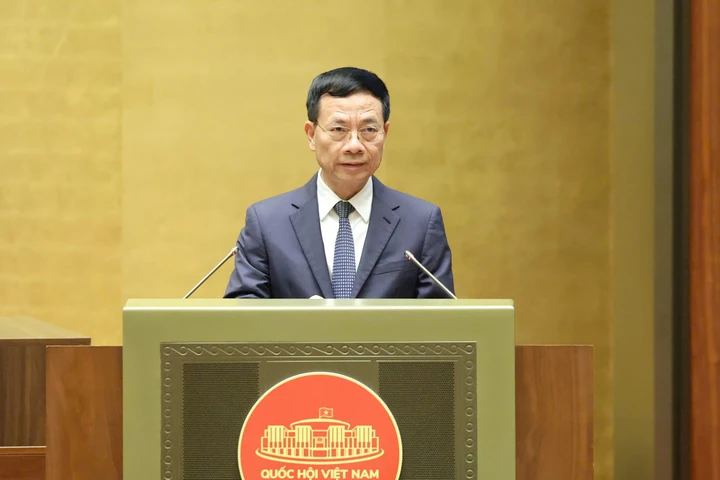 Bộ trưởng Bộ KH&CN Nguyễn Mạnh Hùng trình bày Báo cáo tiếp thu, giải trình, chỉnh lý dự thảo Luật. Bộ trưởng Bộ KH&CN Nguyễn Mạnh Hùng trình bày Báo cáo tiếp thu, giải trình, chỉnh lý dự thảo Luật.